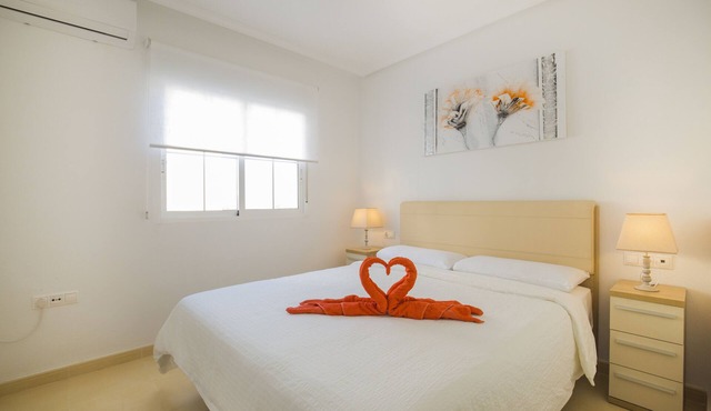 Lovely apartment near beach, free WIFI, garage, swimming pool, AC, roof terrace