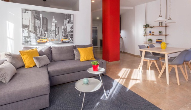 LOVELY APARTMENT SERRANOS TOWERS