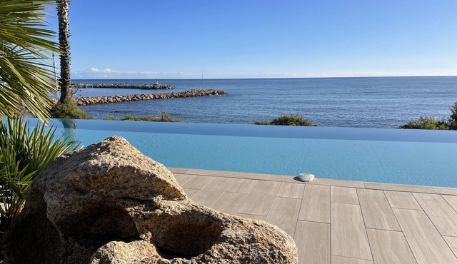 Lovely apartment waterfront in Solenzara