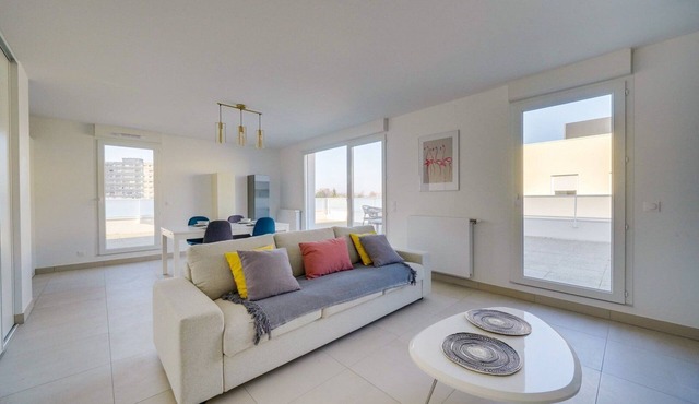 Lovely apartment with terrace and parking