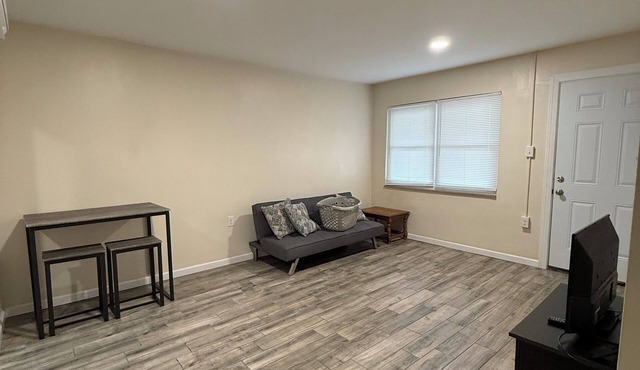 Lovely apartment with AC in charming Buckhannon