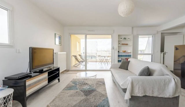 Lovely apartment with view + parking in the nouveaux chartrons district