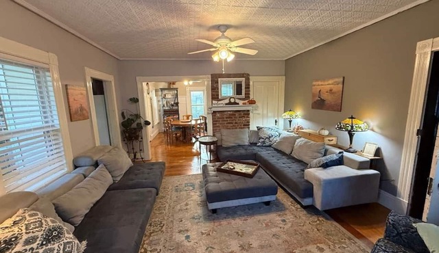 Lovely apartment with King bed, 2 twins & 2 sofas