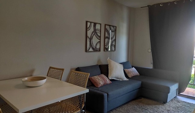 Lovely Apartment with Pool, Squash, Gym, and Parking near Jaca Center