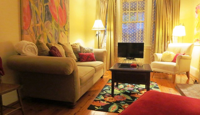 Lovely Artist's Cabbagetown Century Home Downtown with Private Courtyard