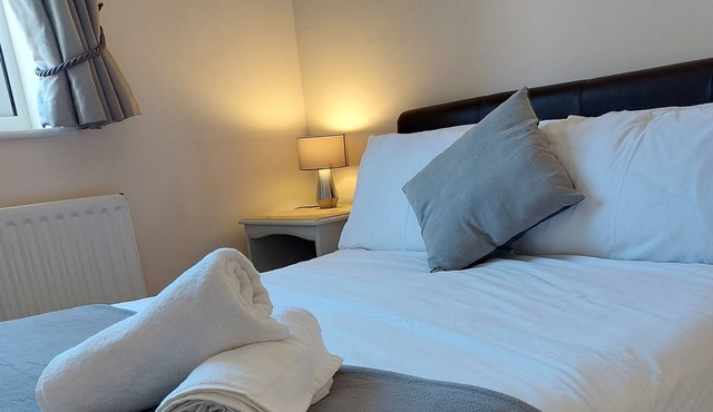 Lovely Ashford 3 bed Home with Parking, WiFi, Garden