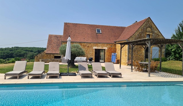 Lovely barn conversion with private heated pool, AirCon and fabulous views.