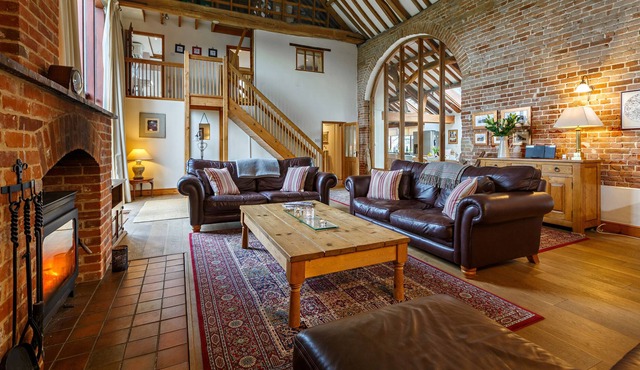 Lovely barn for celebrations; huge vaulted barn room, log burner, hot tub.