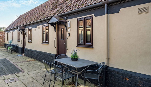 Lovely barn in a beautiful setting with swimming pool.