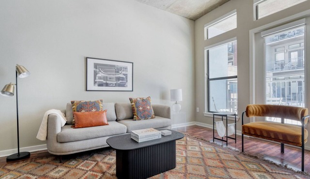 Lovely Barton Springs 1BR w/Gym, Pool & W/D, nr downtown, by Blueground