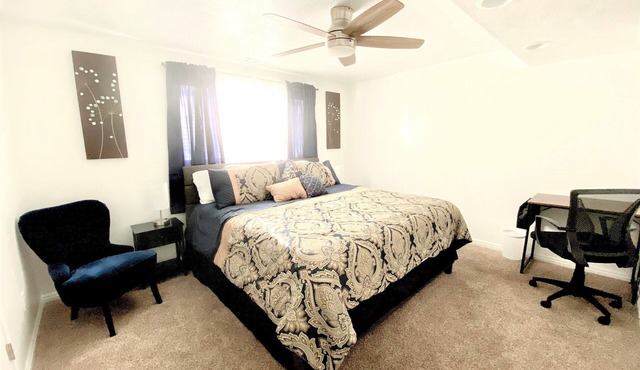 Lovely Basement Suite-2 bedrooms/1 bath with FULL kitchen and laundry!