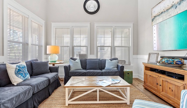 Lovely Beach Cottage w/6-Seat GOLF CART! Pool, Beach Tram, Golf Course Views