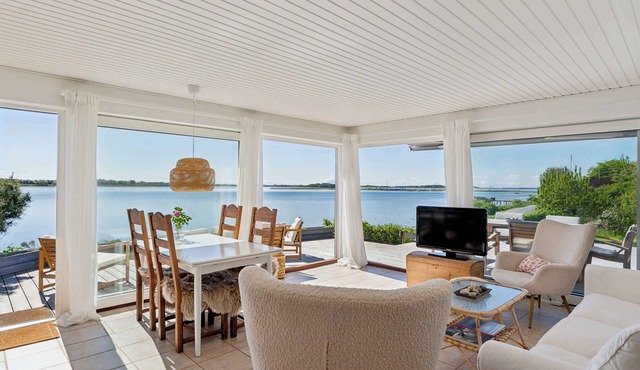 Lovely beach house with panoramic view