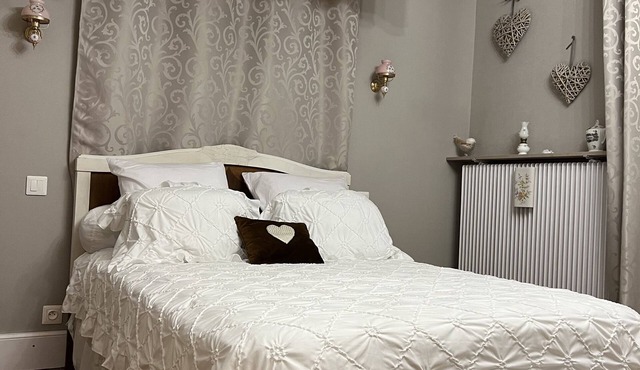 Lovely bed and breakfast in an 18th-century house.