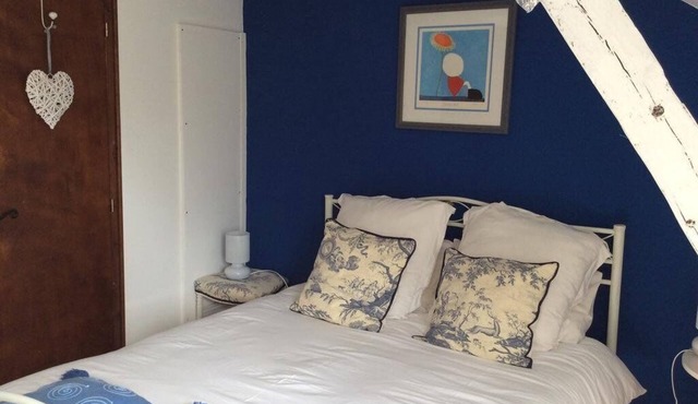 Lovely bed & breakfast room, sleeps up to 3 people. Close to Mareuil & Brantome.