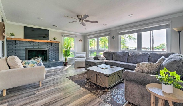 Lovely Belle Center Cottage on Indian Lake!