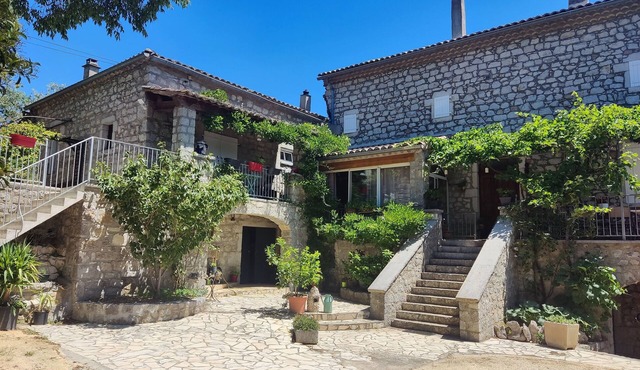 Lovely big house in Stone - closed by the rivers