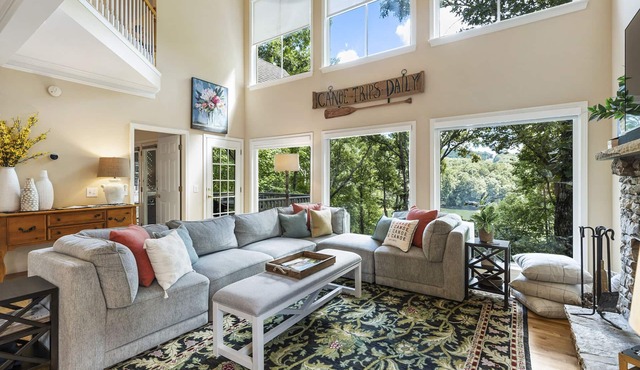 Lovely Big Canoe Cottage Ideal Location with Breathtaking View