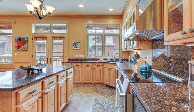 Lovely Big Sky Getaway Near Skiing & Golf!
