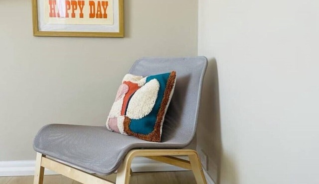 Lovely bijou loft apt, one road back from the sea