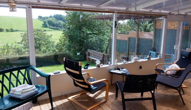 Lovely Bright Garden Apartment With WiFi & Spa overlooking RSPB reserve. Brading