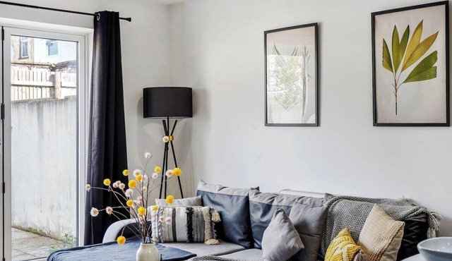 Lovely Bristol Gem - Sleeps 22