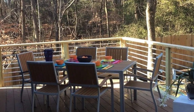 Lovely Bungalow in private , secluded neighborhood near Carrboro