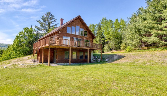Lovely cabin home with mountain views, direct access to ski and snowshoe trails