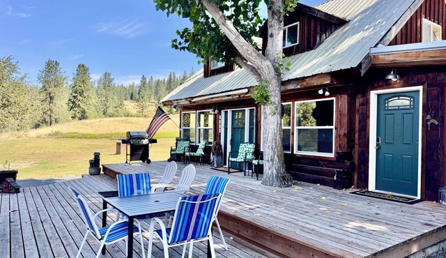 Lovely Cabin In Wonderful Kettle Falls ~ Lake Roosevelt Views ~ Very Private!
