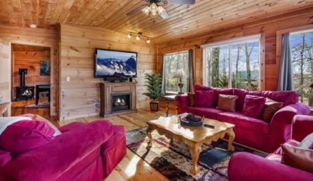 Lovely cabin near Cumberland Mtn State Park, Nice kitchen & living spaces