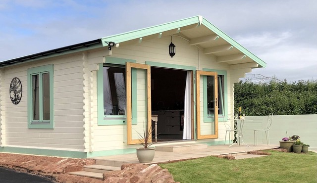 Lovely cabin with country views in popular Somerset village.