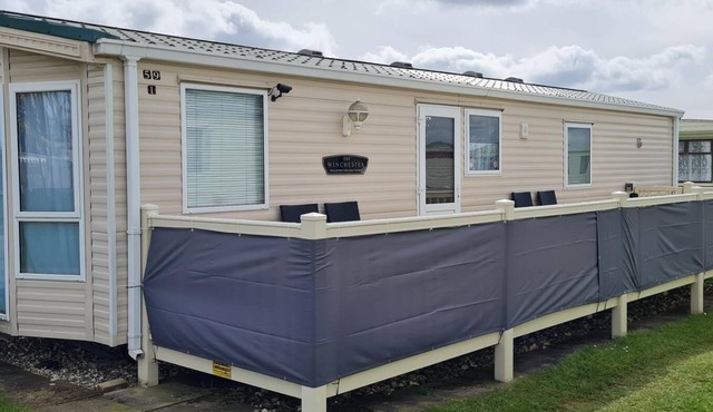 Lovely caravan with decking at Coral Beach Park in Lincolnshire ref 77001CB