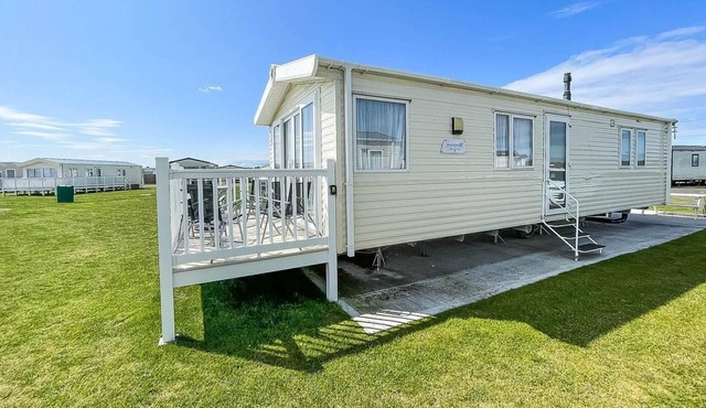 Lovely caravan with decking at Sand Le Mere Park in Yorkshire ref 71032TV