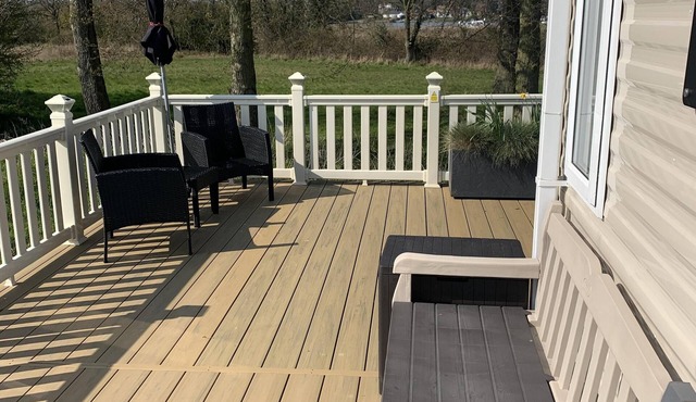 Lovely caravan with large decking near to the Norfolk Broads ref 12109B