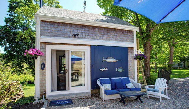 Lovely Carriage House w/Spa Near Beach, Pets Welcome!