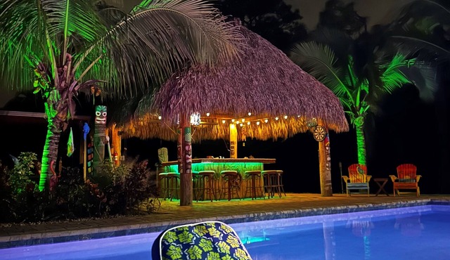 Lovely Casa Tropicana Lox - Private Guesthouse and Pool, Dog Friendly!