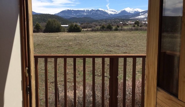 Lovely Casita with Beautiful Views & Northern New Mexico Serenity