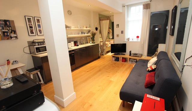 Lovely central apartment in Queens Gate, South Kensington, London