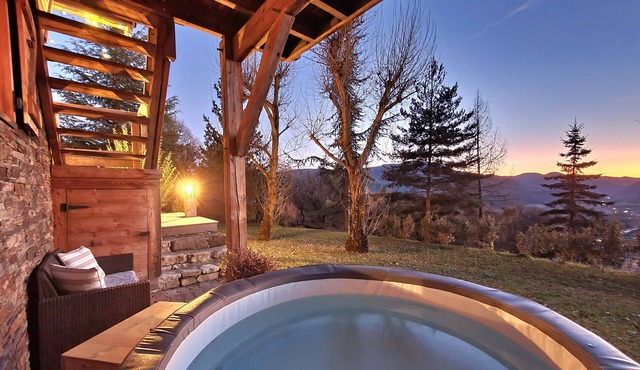 LOVELY CHALET APARTMENT WITH PRIVATE SPA AND BREATHTAKING VIEWS