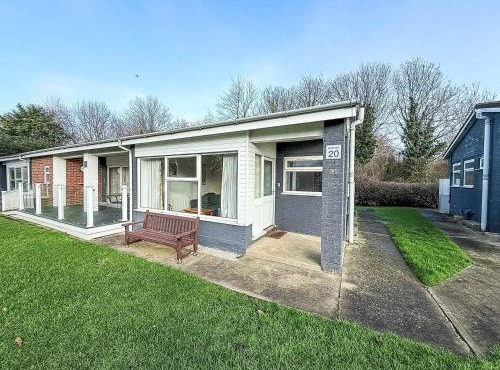 Lovely Chalet On An Excellent Holiday Park In Lowestoft Ref 12020B