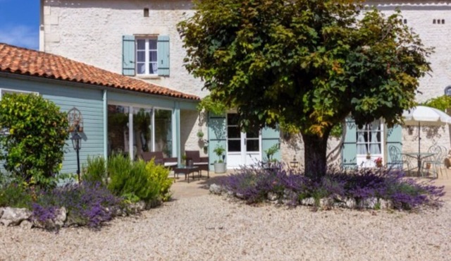 Lovely Characterful Farmhouse with Private Pool