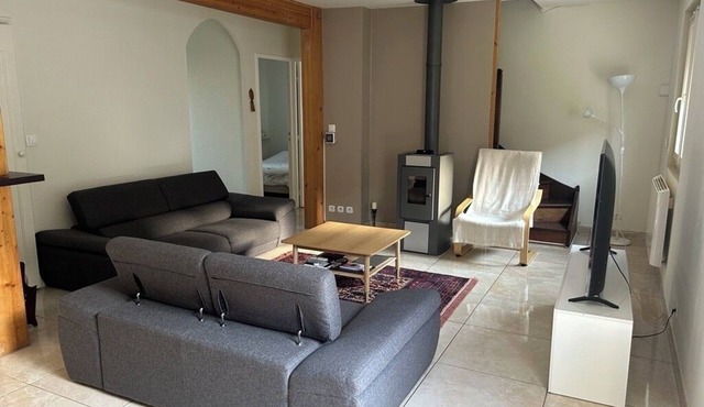 Lovely, charming house within easy reach of Paris