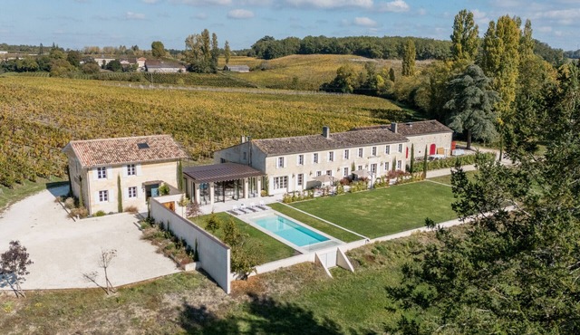 Lovely Charterhouse - Paquillon