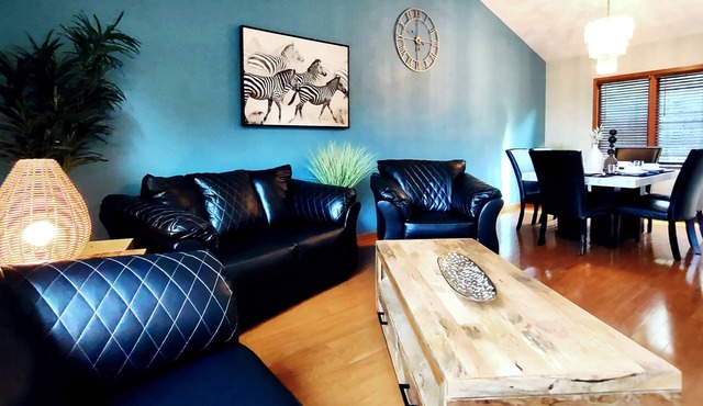 Lovely Child-friendly 6-bedroom Home w/Jacuzzi Tub