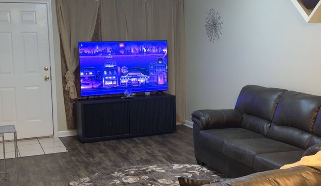 Lovely clean 2-bedroom apartment with AC near downtown Bainbridge