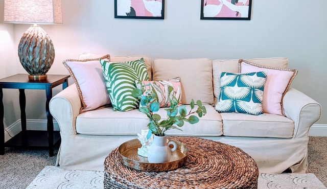 Lovely Coastal 2 Bedroom Gem with Pool