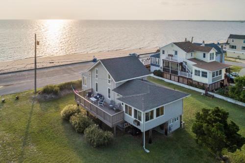 Lovely Coastal Home By Delaware Bay Walk to Beach