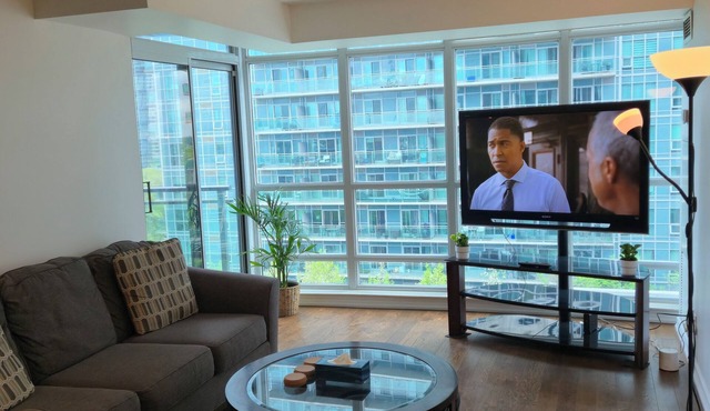 Lovely condo near Lake Ontario with Free Parking & 10 mins from FIFA BMO Field