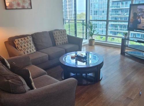 Lovely condo near Lake Ontario