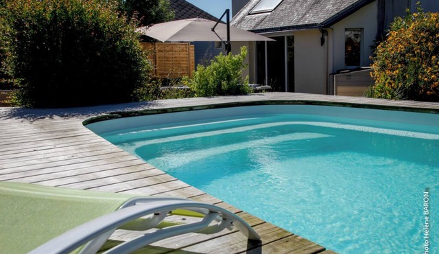 Lovely contemporary house with pool 300 m from the sea